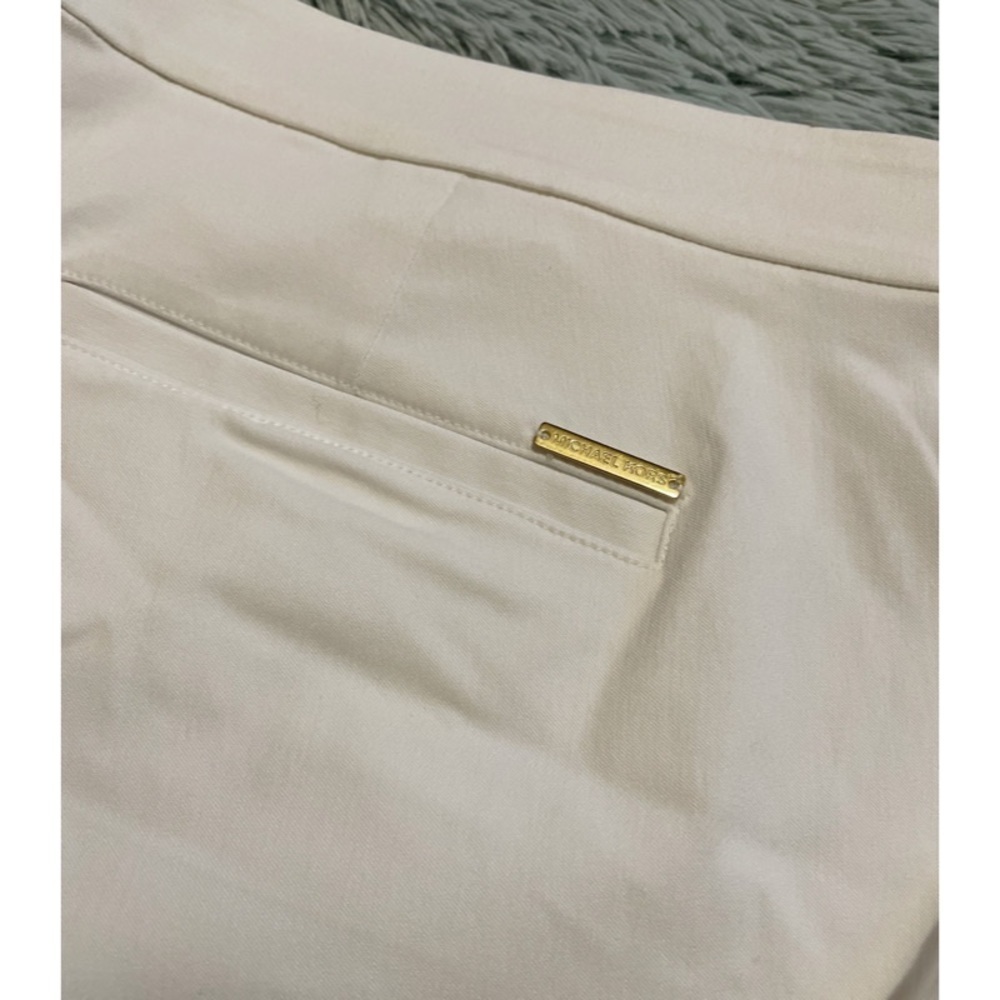 Seamed Pull On Capri - Picture 7 of 9